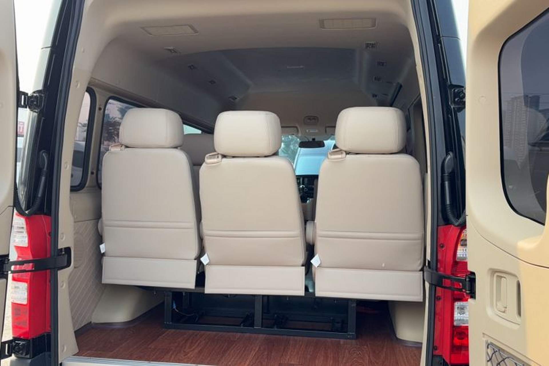 Used Foton Toano 2023 2.0T Compact Luxury Edition Manual Transmission Long Wheelbase Mid-Height Roof Rear Single Tire 9-Seater Trunk