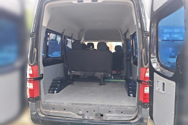 Used Foton Toano 2023 Joy Elephant Multi-Function 2.0T Manual Long-Wheelbase Mid-Roof Model with Single Rear Tire Available in 5/6/7/9-Seater Configurations Trunk