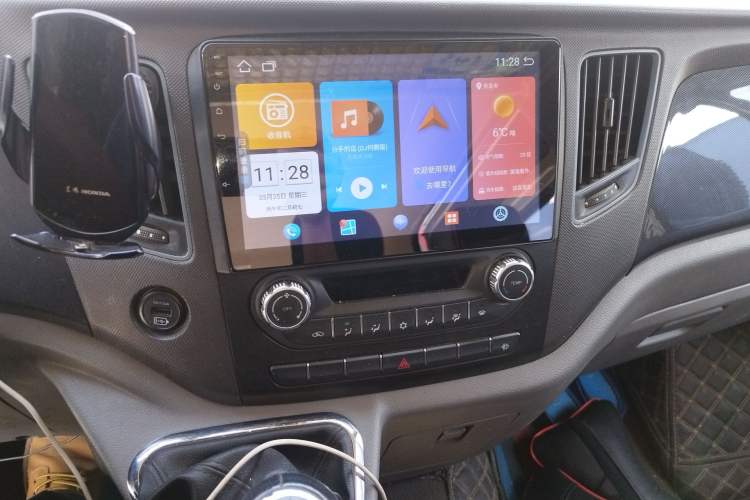 Used Foton Toano 2023 2.5T Manual Jixiang Multi-Function Long-Wheelbase Mid-Height Model with Dual Rear Tires Available in 7/9-Seater Configurations Audio And AC Panel