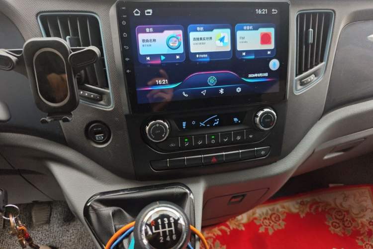 Used Foton Toano 2023 Cummins 2.8T Manual Jixiang Multi-Function Long-Wheelbase Mid-Roof Model with Rear Dual Tires Available in 7/9-Seater Configurations Audio And AC Panel
