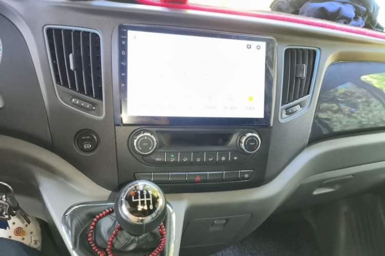 Used Foton Toano 2023 2.0T Manual Urban Version Short Wheelbase Low Roof with Single Rear Tire Available in 5/6/9-Seater Configurations Audio And AC Panel