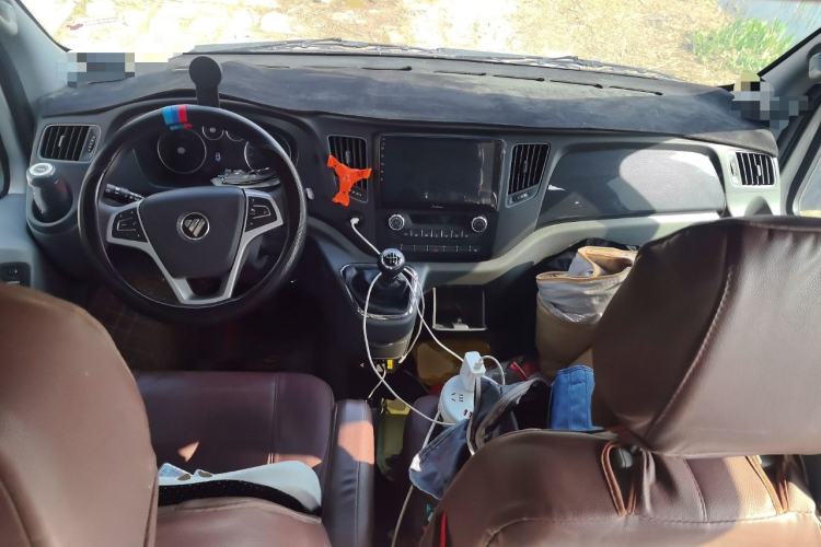 Used Foton Toano 2023 2.5T Manual Jixiang Multi-Function Long-Wheelbase Mid-Height Model with Dual Rear Tires Available in 7/9-Seater Configurations Center Console