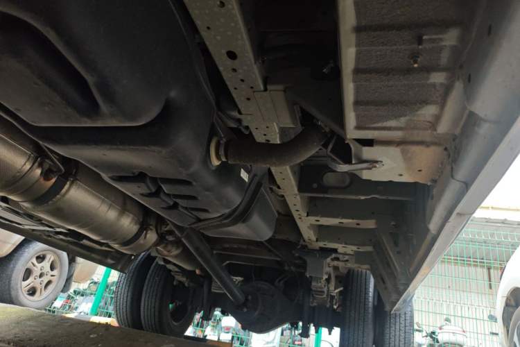 Used Foton Toano 2023 Cummins 2.8T Manual Jixiang Multi-Function Long-Wheelbase Mid-Roof Model with Rear Dual Tires Available in 7/9-Seater Configurations Chassis Front Left