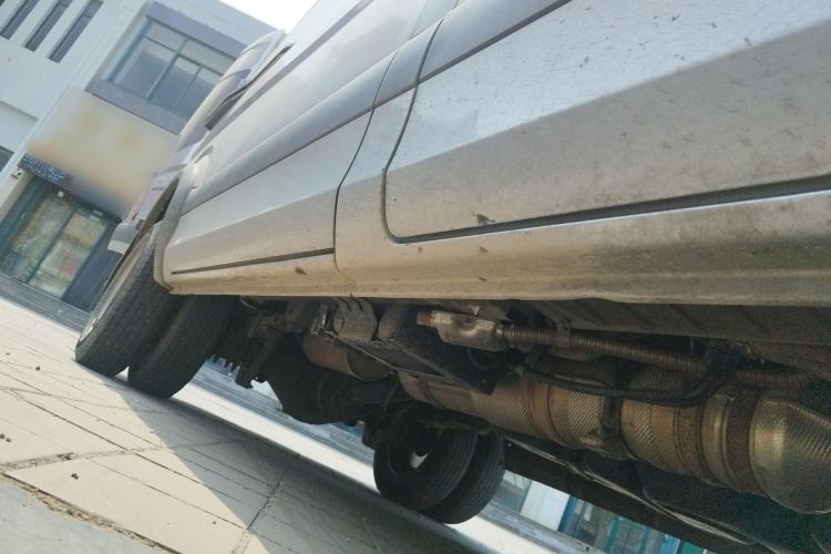 Used Foton Toano 2023 2.5T Manual Jixiang Multi-Function Long-Wheelbase Mid-Height Model with Dual Rear Tires Available in 7/9-Seater Configurations Chassis Front Right