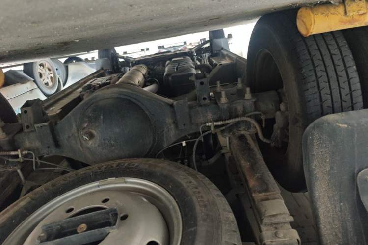 Used Foton Toano 2023 Cummins 2.8T Manual Jixiang Multi-Function Long-Wheelbase Mid-Roof Model with Rear Dual Tires Available in 7/9-Seater Configurations Chassis Rear