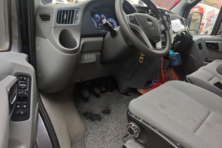 Used Foton Toano 2023 Cummins 2.8T Manual Jixiang Multi-Function Long-Wheelbase Mid-Roof Model with Rear Dual Tires Available in 7/9-Seater Configurations Driver Seat