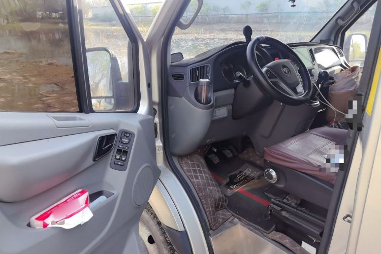 Used Foton Toano 2023 2.5T Manual Jixiang Multi-Function Long-Wheelbase Mid-Height Model with Dual Rear Tires Available in 7/9-Seater Configurations Driver Seat