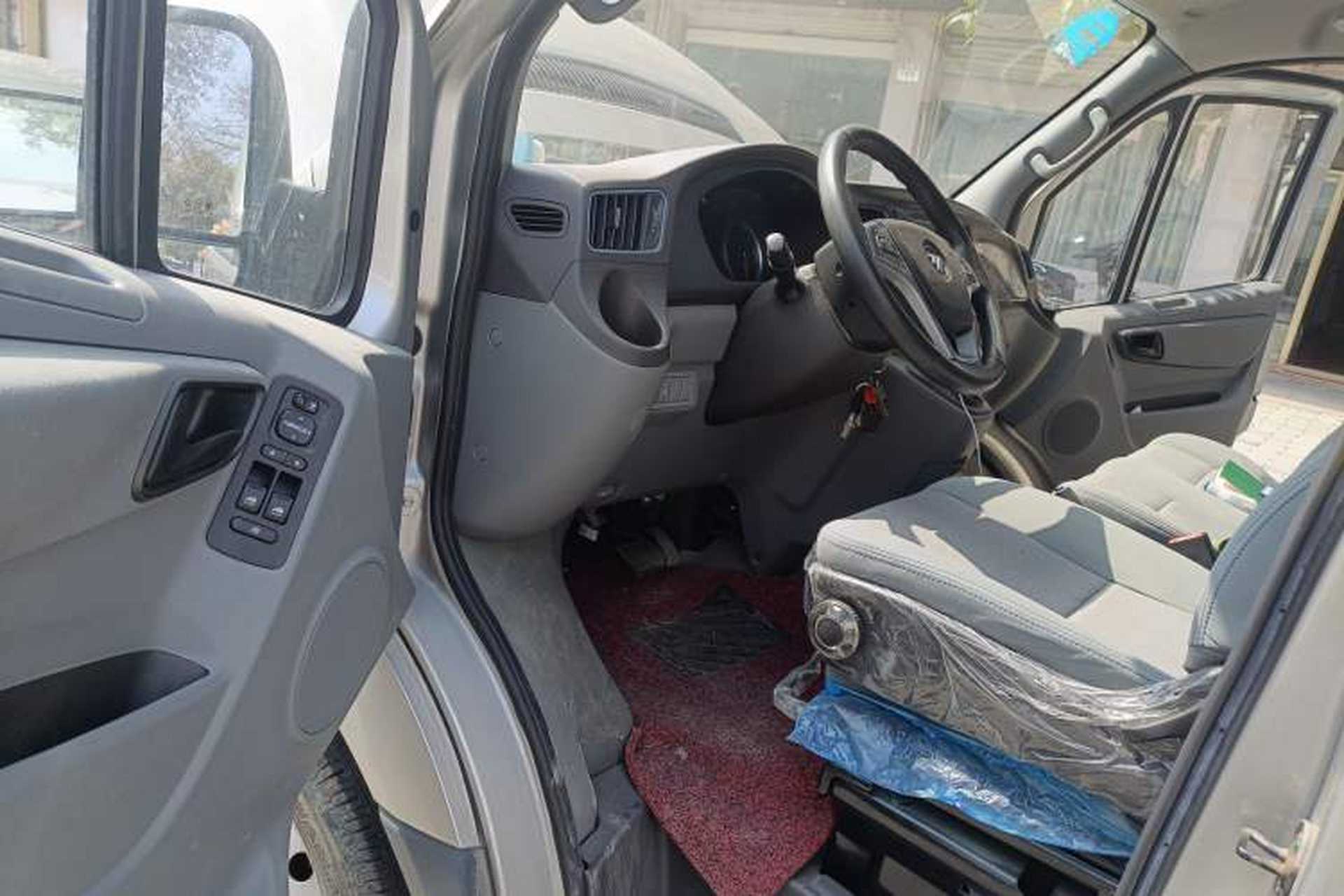 Used Foton Toano 2023 2.0T Automatic Urban Edition Short Wheelbase Low Roof with Single Rear Tire—Available in 5/6/9-Seater Configurations Driver Seat