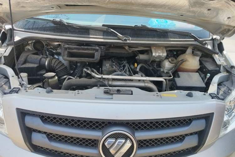 Used Foton Toano 2023 2.5T Manual Jixiang Multi-Function Long-Wheelbase Mid-Height Model with Dual Rear Tires Available in 7/9-Seater Configurations Engine Bay