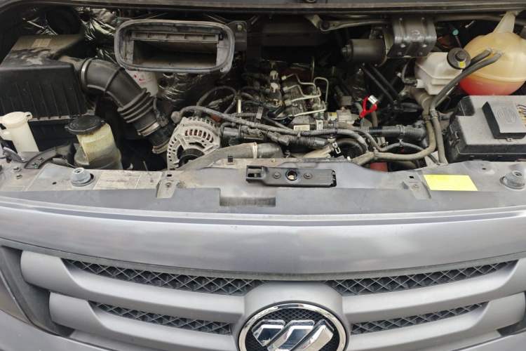 Used Foton Toano 2023 Cummins 2.8T Manual Jixiang Multi-Function Long-Wheelbase Mid-Roof Model with Rear Dual Tires Available in 7/9-Seater Configurations Engine Bay
