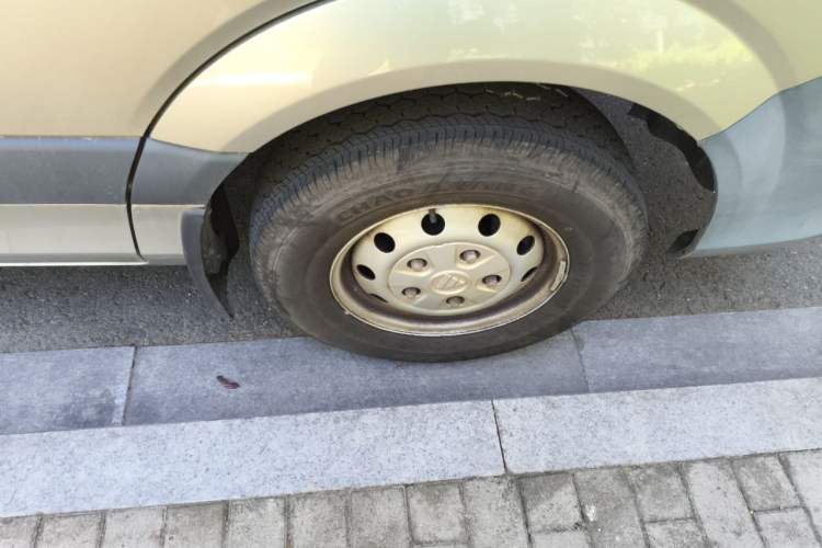 Used Foton Toano 2023 2.0T Manual Urban Version Short Wheelbase Low Roof with Single Rear Tire Available in 5/6/9-Seater Configurations Exterior 7