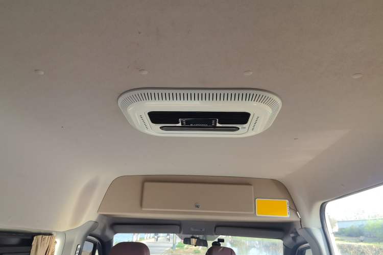 Used Foton Toano 2023 2.5T Manual Jixiang Multi-Function Long-Wheelbase Mid-Height Model with Dual Rear Tires Available in 7/9-Seater Configurations Headliner