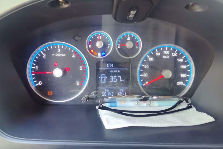 Used Foton Toano 2023 2.5T Manual Jixiang Multi-Function Long-Wheelbase Mid-Height Model with Dual Rear Tires Available in 7/9-Seater Configurations Instrument Cluster