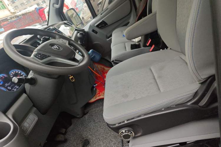 Used Foton Toano 2023 Cummins 2.8T Manual Jixiang Multi-Function Long-Wheelbase Mid-Roof Model with Rear Dual Tires Available in 7/9-Seater Configurations Left Front Seat