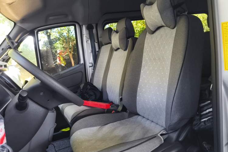 Used Foton Toano 2023 2.0T Manual Urban Version Short Wheelbase Low Roof with Single Rear Tire Available in 5/6/9-Seater Configurations Left Front Seat