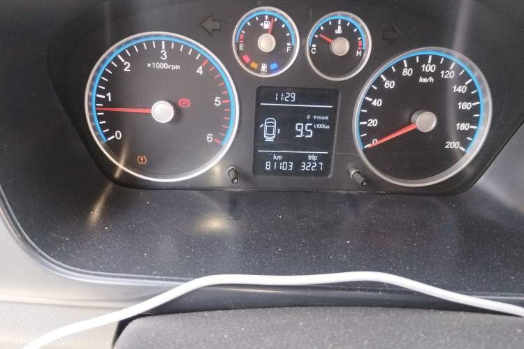 Used Foton Toano 2023 2.5T Manual Jixiang Multi-Function Long-Wheelbase Mid-Height Model with Dual Rear Tires Available in 7/9-Seater Configurations Odometer Close Up