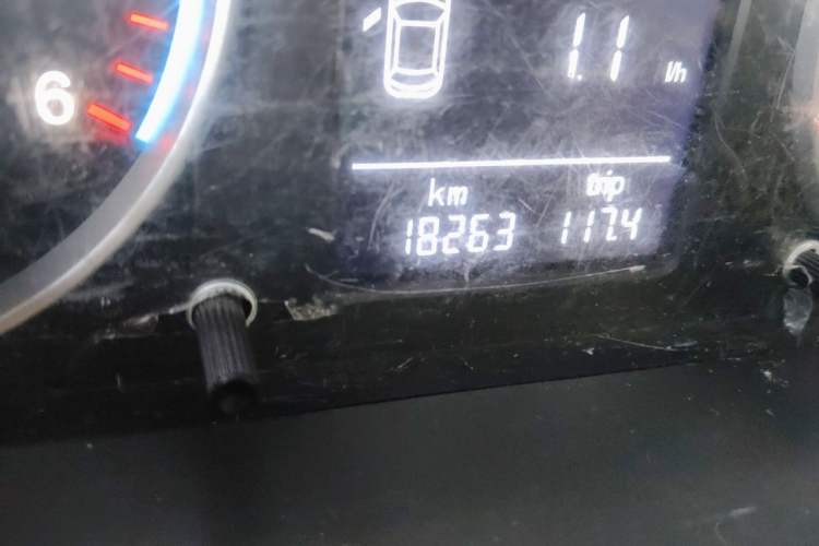 Used Foton Toano 2023 Urban Edition Multi-Function 2.0T Manual Short Wheelbase Low Roof with Single Rear Tire Available in 5/6/9-Seater Configurations Odometer Close Up