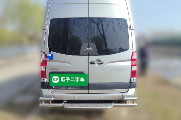 Used Foton Toano 2023 2.5T Manual Jixiang Multi-Function Long-Wheelbase Mid-Height Model with Dual Rear Tires Available in 7/9-Seater Configurations Rear