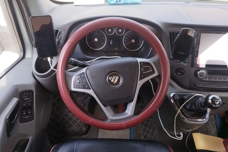 Used Foton Toano 2023 2.5T Manual Jixiang Multi-Function Long-Wheelbase Mid-Height Model with Dual Rear Tires Available in 7/9-Seater Configurations Steering Wheel