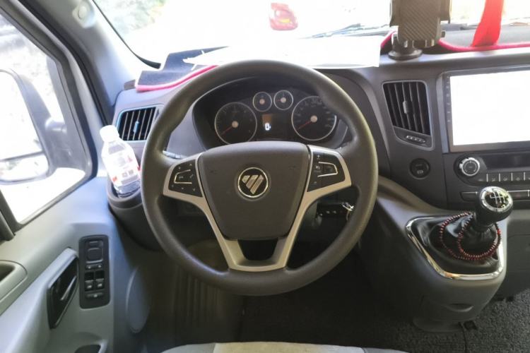 Used Foton Toano 2023 2.0T Manual Urban Version Short Wheelbase Low Roof with Single Rear Tire Available in 5/6/9-Seater Configurations Steering Wheel