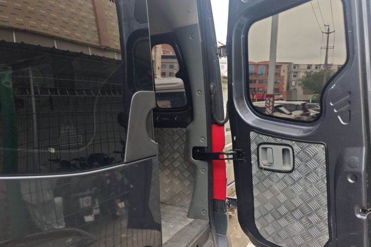 Used Foton Toano 2023 Cummins 2.8T Manual Jixiang Multi-Function Long-Wheelbase Mid-Roof Model with Rear Dual Tires Available in 7/9-Seater Configurations Trunk