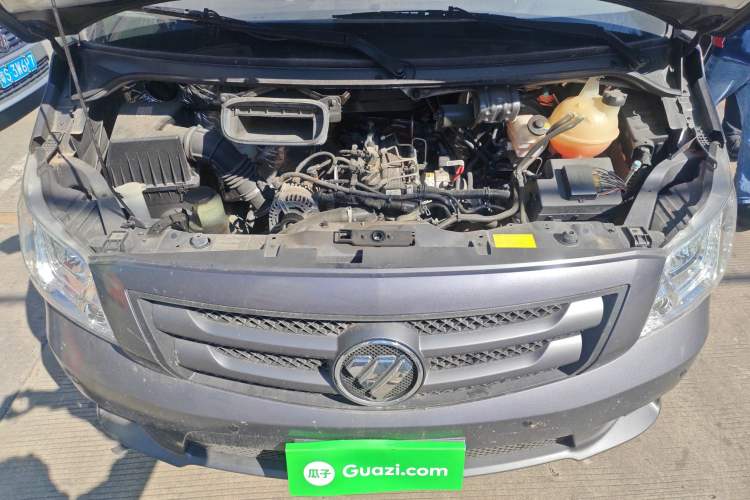 Used Foton Toano 2023 Cummins 2.8T Manual Jixiang Multi-Function Long-Wheelbase Mid-Roof Model with Rear Dual Tires Available in 7/9-Seater Configurations Engine Bay