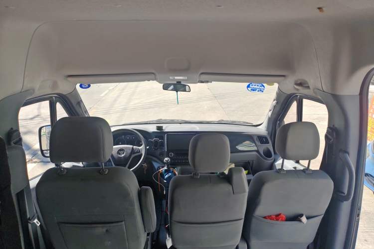 Used Foton Toano 2023 Cummins 2.8T Manual Jixiang Multi-Function Long-Wheelbase Mid-Roof Model with Rear Dual Tires Available in 7/9-Seater Configurations Headliner