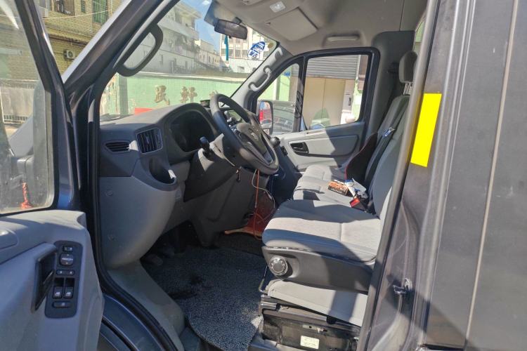 Used Foton Toano 2023 Cummins 2.8T Manual Jixiang Multi-Function Long-Wheelbase Mid-Roof Model with Rear Dual Tires Available in 7/9-Seater Configurations Left Front Seat