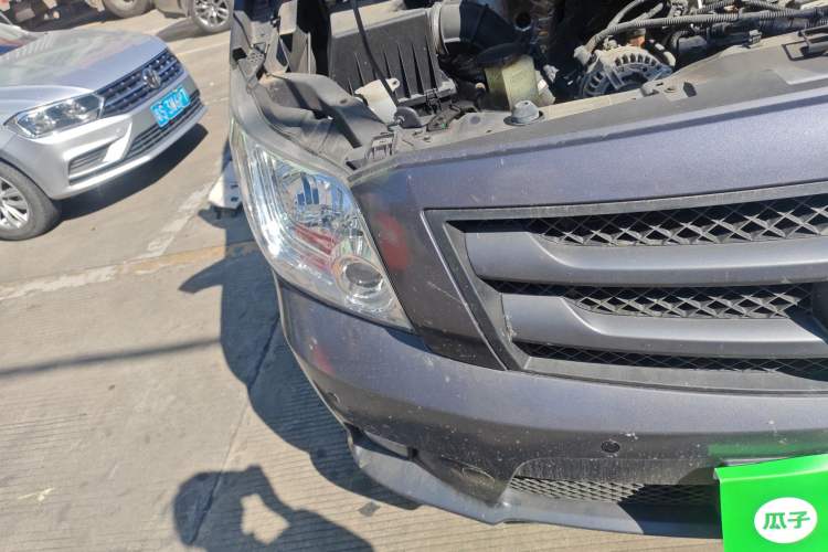 Used Foton Toano 2023 Cummins 2.8T Manual Jixiang Multi-Function Long-Wheelbase Mid-Roof Model with Rear Dual Tires Available in 7/9-Seater Configurations Right Front Headlight