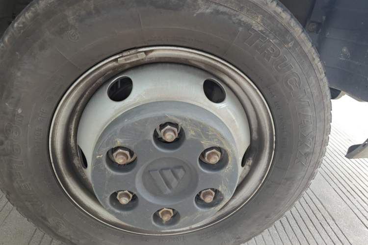 Used Foton Toano  Right Front Wheel Hub