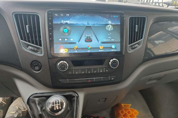 Used Foton Toano 2023 2.8T Manual Jixiang Van Extended Wheelbase Mid-Height Roof Rear Dual Tires 3-Seater Audio And AC Panel