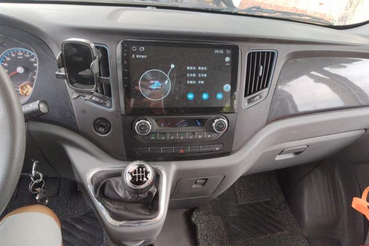 Used Foton Toano 2023 2.8T Manual Urban Version Short Wheelbase Low Roof with Single Rear Tire—5/6/9 Seater Audio And AC Panel