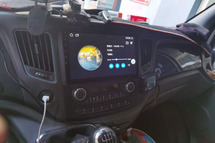 Used Foton Toano 2023 2.0T Manual Jixiang Long Wheelbase Mid-Top Rear Single Tire 7/9-Seater Audio And AC Panel