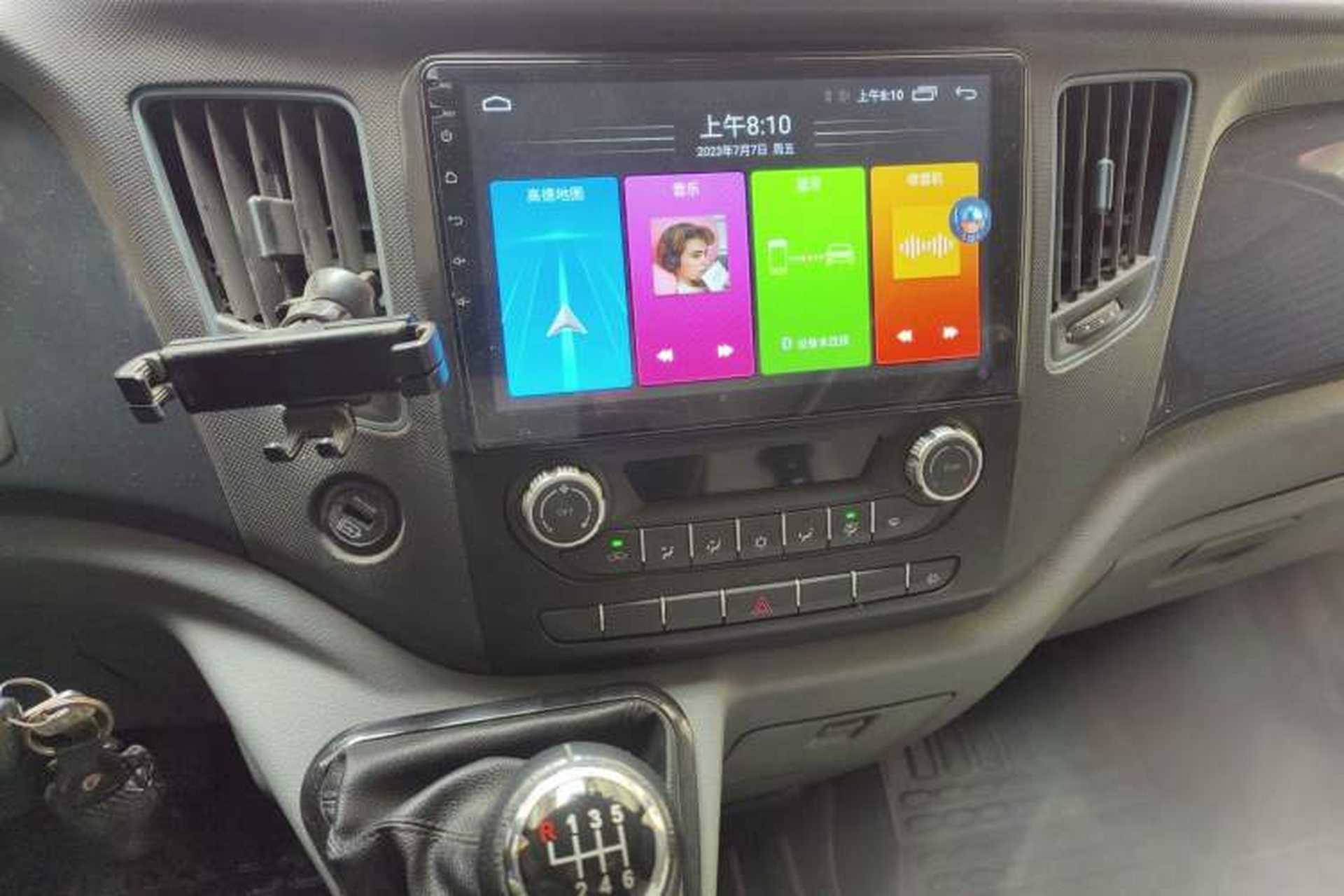Used Foton Toano 2023 Joy Elephant Multi-Function Model Cummins 2.8T Manual Transmission Long Wheelbase Mid-Roof Design Rear Single Tire—Available in 5/6/7/9-Seater Configurations Audio And AC Panel