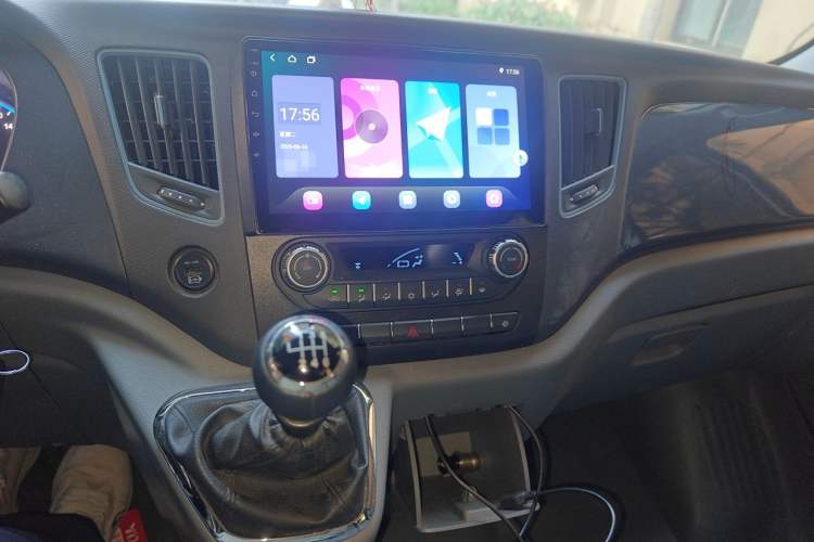 Used Foton Toano 2023 Joy Elephant Multi-Function 2.0T Manual Long-Wheelbase Mid-Roof Model with Single Rear Tire Available in 5/6/7/9-Seater Configurations Audio And AC Panel