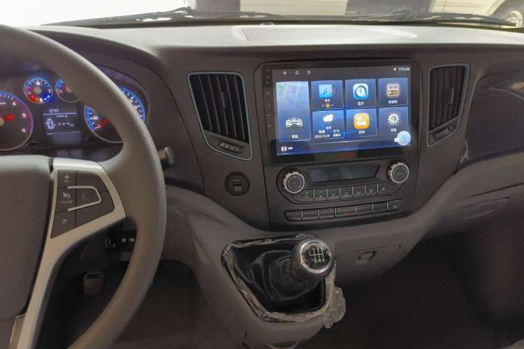 Used Foton Toano 2023 2.0T Manual Jixiang Van Long Wheelbase Mid-Height Rear Single Tire 3-Seater Audio And AC Panel