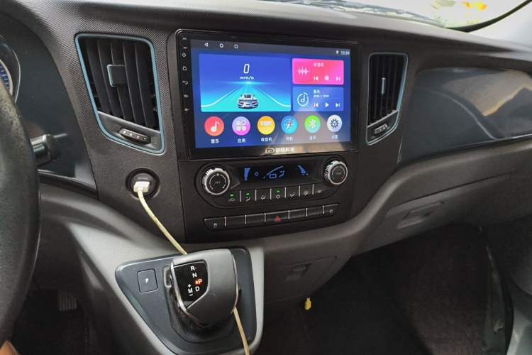 Used Foton Toano 2023 2.0T Automatic Urban Edition Short Wheelbase Mid-Height Design with Single Rear Tire—Available in 5/6/9-Seater Configurations Audio And AC Panel
