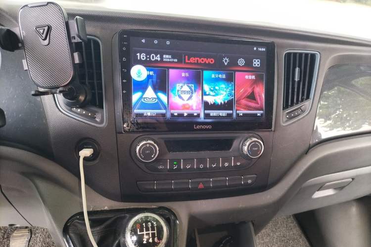 Used Foton Toano 2023 2.0T Manual Urban Version Short Wheelbase Low Roof with Single Rear Tire Available in 5/6/9-Seater Configurations Audio And AC Panel