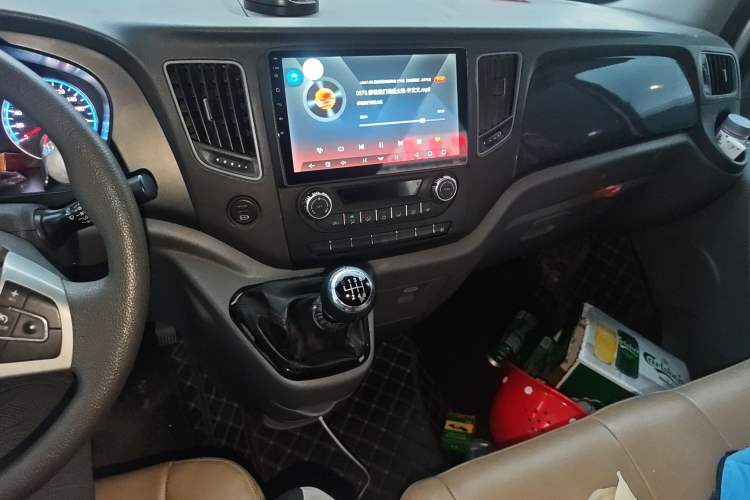 Used Foton Toano 2023 Cummins 2.8T Manual Jixiang Multi-Function Long-Wheelbase Mid-Roof Model with Rear Dual Tires Available in 7/9-Seater Configurations Audio And AC Panel