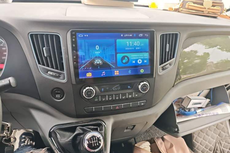 Used Foton Toano 2023 Joy Elephant Van 2.0T Manual Long Wheelbase Mid-Roof Design Rear Single Tire 3-Seater Audio And AC Panel