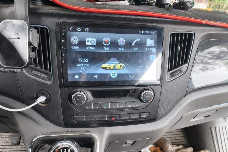 Used Foton Toano 2023 Joy Elephant Multi-Function 2.0T Manual Long-Wheelbase Mid-Roof Model with Single Rear Tire Available in 5/6/7/9-Seater Configurations Audio And AC Panel