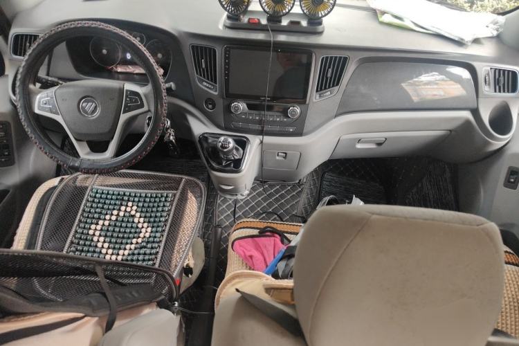 Used Foton Toano 2023 2.8T Manual Jixiang Long Wheelbase Mid-Top with Rear Dual Tires 7/9 Seats Center Console
