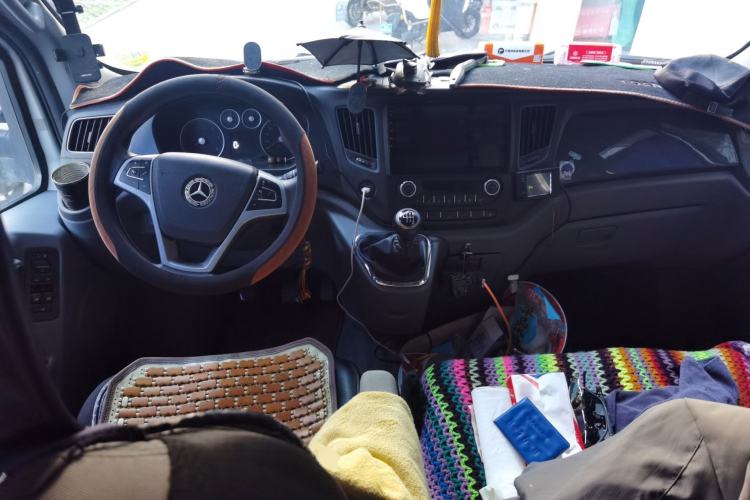 Used Foton Toano 2023 2.0T Manual Jixiang Long Wheelbase Mid-Top Rear Single Tire 7/9-Seater Center Console