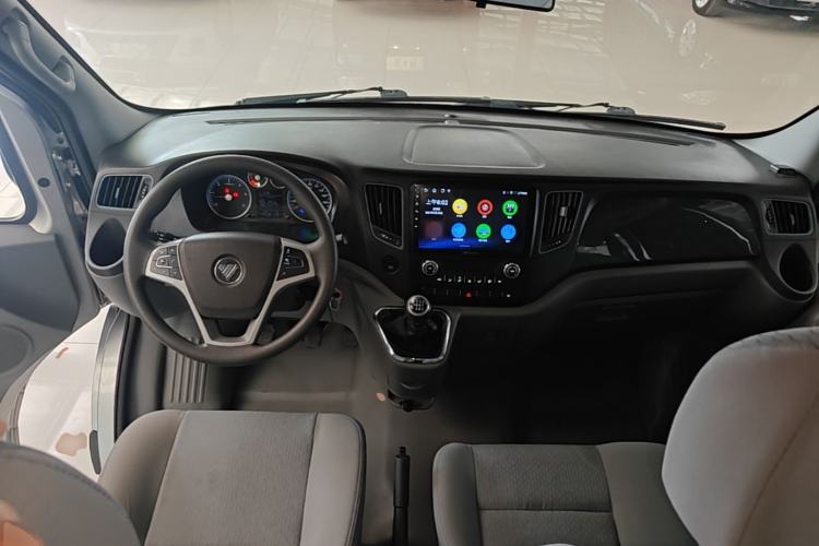 Used Foton Toano 2023 Urban Edition Multi-Function 2.0T Manual Short Wheelbase Mid-Roof Rear Single Tire – Available in 5/6/9-Seater Configurations Center Console