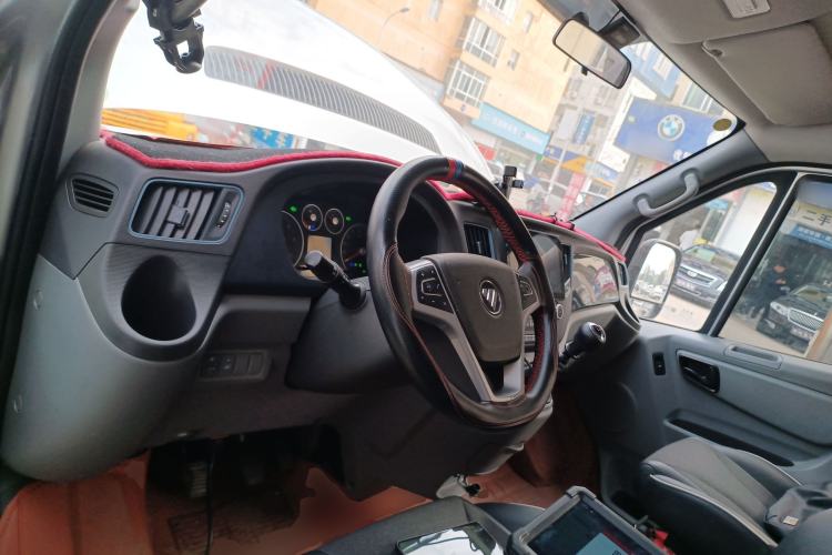 Used Foton Toano 2023 Joy Elephant Multi-Function 2.0T Manual Long-Wheelbase Mid-Roof Model with Single Rear Tire Available in 5/6/7/9-Seater Configurations Center Console