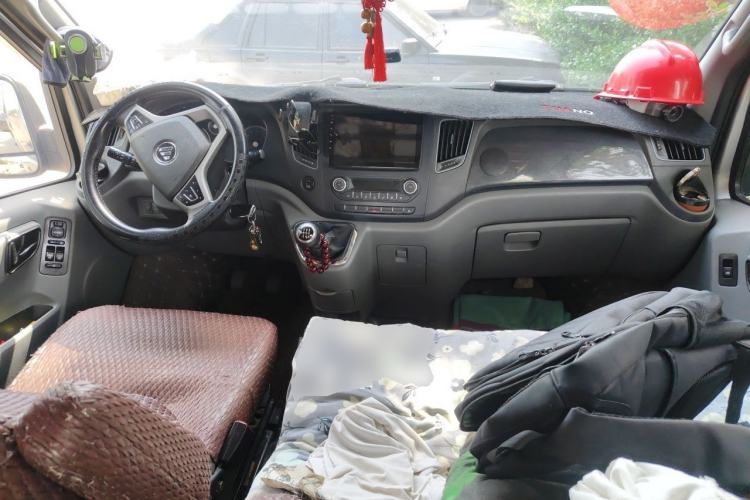 Used Foton Toano 2023 Joy Elephant Multi-Function 2.0T Manual Long-Wheelbase Mid-Roof Model with Single Rear Tire Available in 5/6/7/9-Seater Configurations Center Console