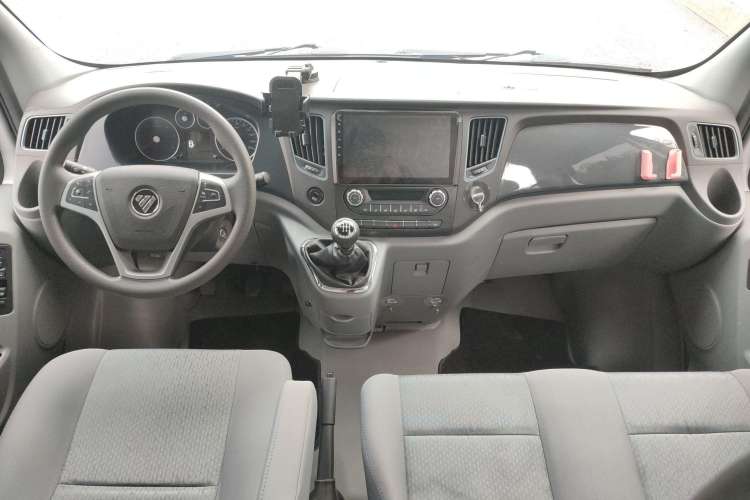 Used Foton Toano 2023 Joy Elephant Multi-Function 2.0T Manual Long-Wheelbase Mid-Roof Model with Single Rear Tire Available in 5/6/7/9-Seater Configurations Center Console
