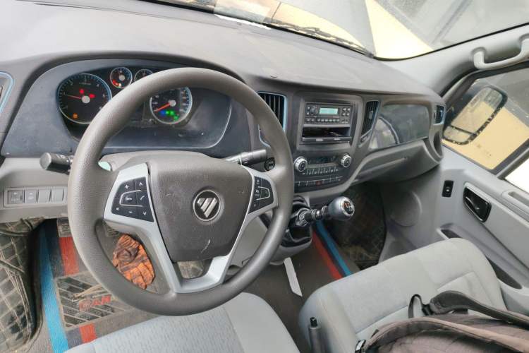 Used Foton Toano 2023 2.8T Manual Jixiang Van Long Wheelbase Mid-Roof Design with Rear Dual Tires 3-Seater Center Console