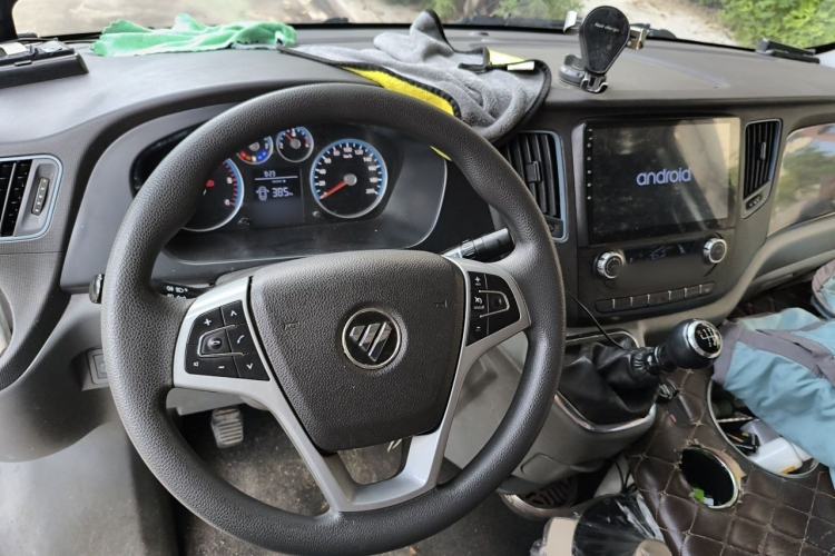 Used Foton Toano 2023 2.5T Manual Jixiang Van Long Wheelbase Ultra-High Roof with Rear Dual Tires 3-Seater Center Console