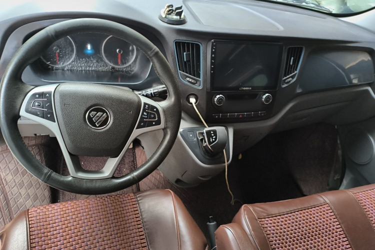 Used Foton Toano 2023 2.0T Automatic Urban Edition Short Wheelbase Mid-Height Design with Single Rear Tire—Available in 5/6/9-Seater Configurations Center Console